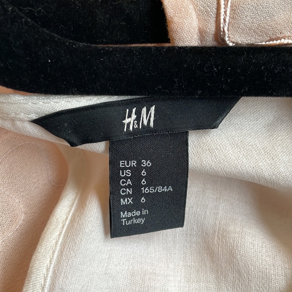 H&M Top - Picture 2 of 2
